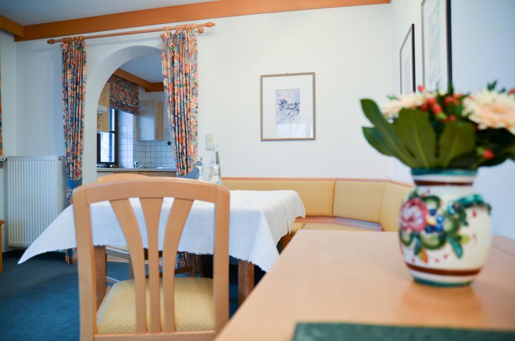 Hotel Restaurant Ferienwohnungen Alpenhof Übersee Eksteriør bilde